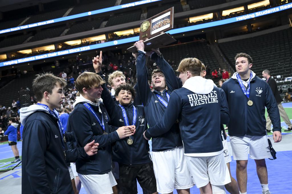 Jackson County Central wrestlers celebrate with their first place trophy during the Class 1A Minnesota High School Wrestling Team Championship between Royalton-Upsala and Jackson County Central Thursday, March 3, 2022 at Xcel Energy Center in St. Paul, Minn   ] AARON LAVINSKY • aaron.lavinsky@startribune.com